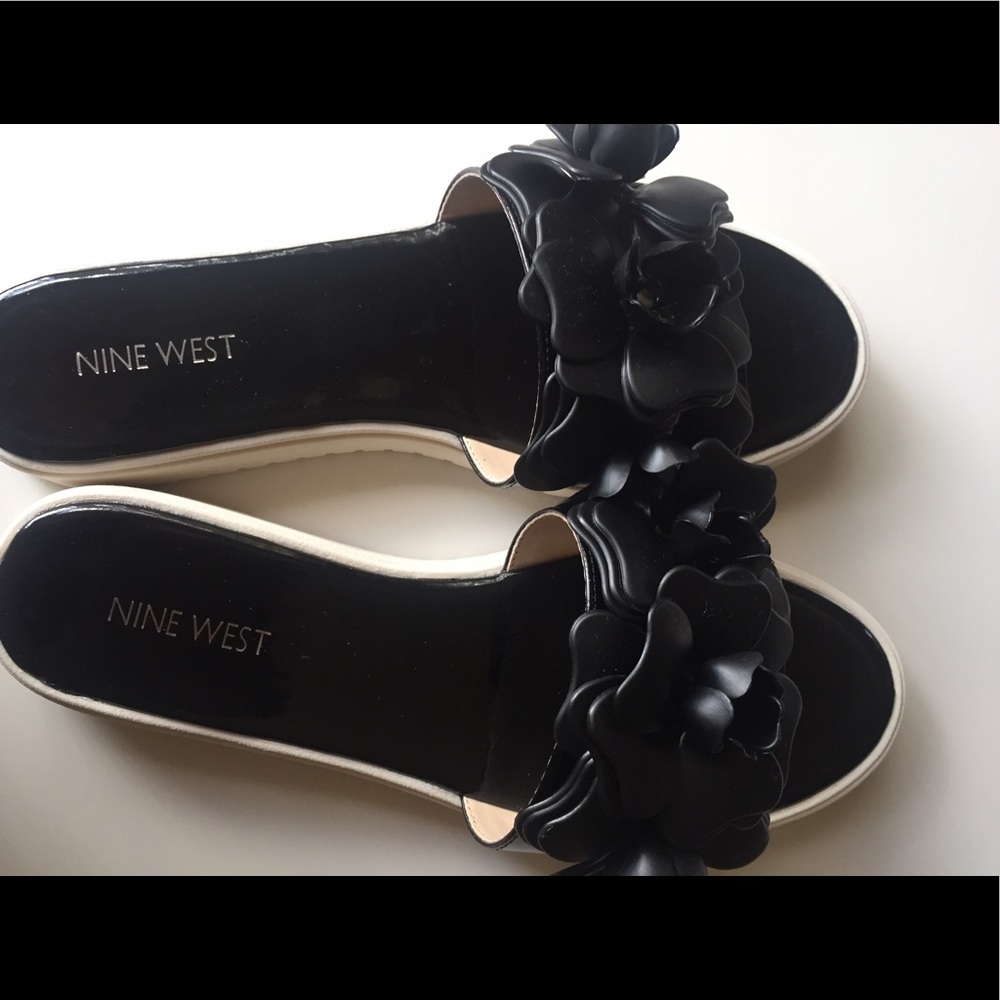 Nine West adorable slides