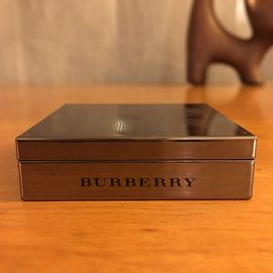 Burberry eyeshadow in Pale Barley