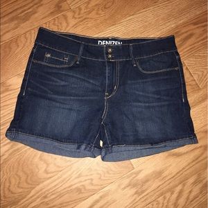 🌊STRETCHY DENIM SHORTS🌊