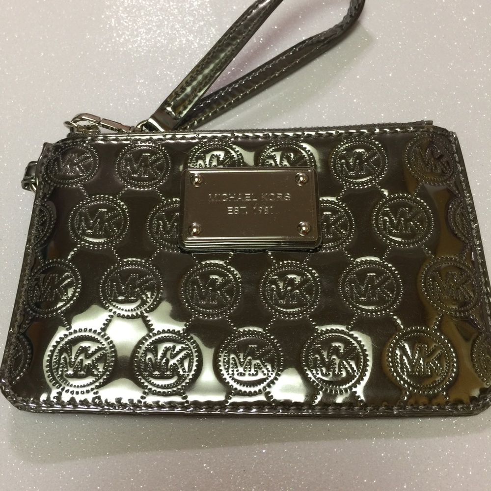 💕MICHAEL KORS JET SET SMALL WRISTLET 🎊🎉