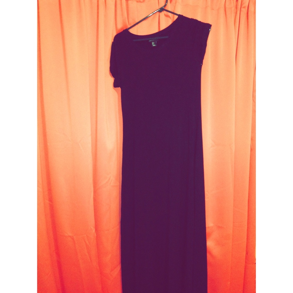 Black two slit maxi dress! 🖤💄