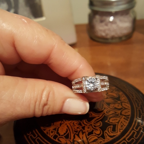 Jewelry - Sterling silver ring size 7