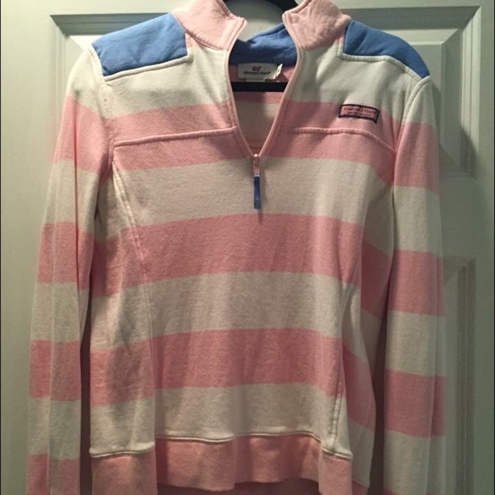Vineyard vines pull over