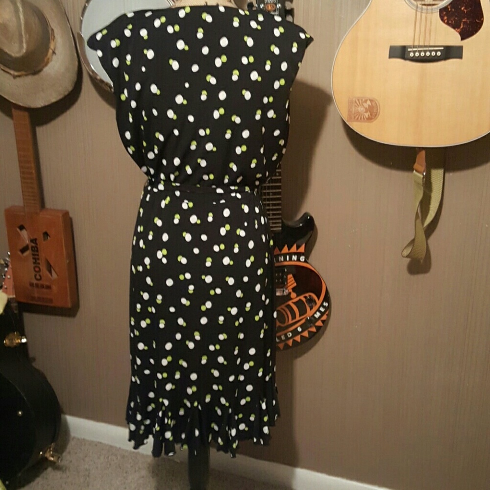 Dress - Picture 3 of 3