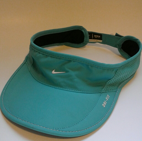 Nike Accessories - Nike Women's Visor