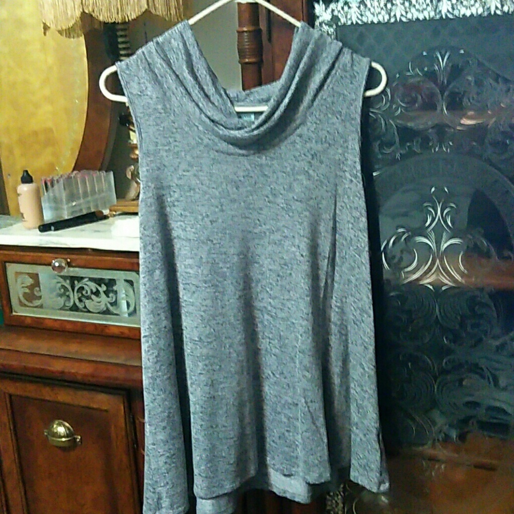 Grey top