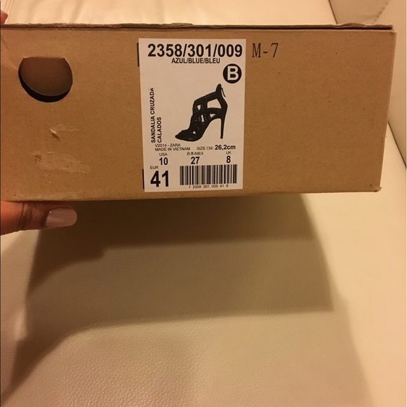 Zara sandal ( runs small size 41 but fits 9/9.5 - Picture 4 of 4