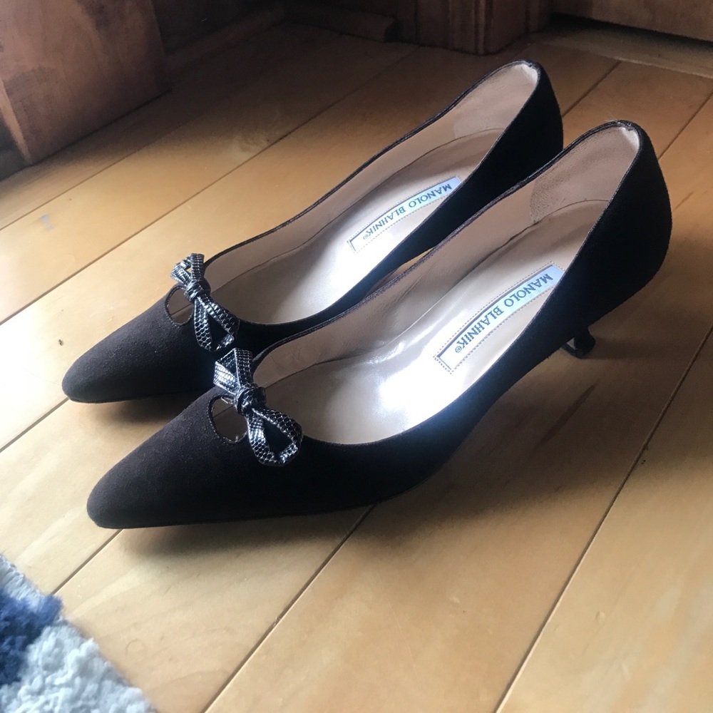 Manolo Blahnik brown suede kitten heels, Size 37