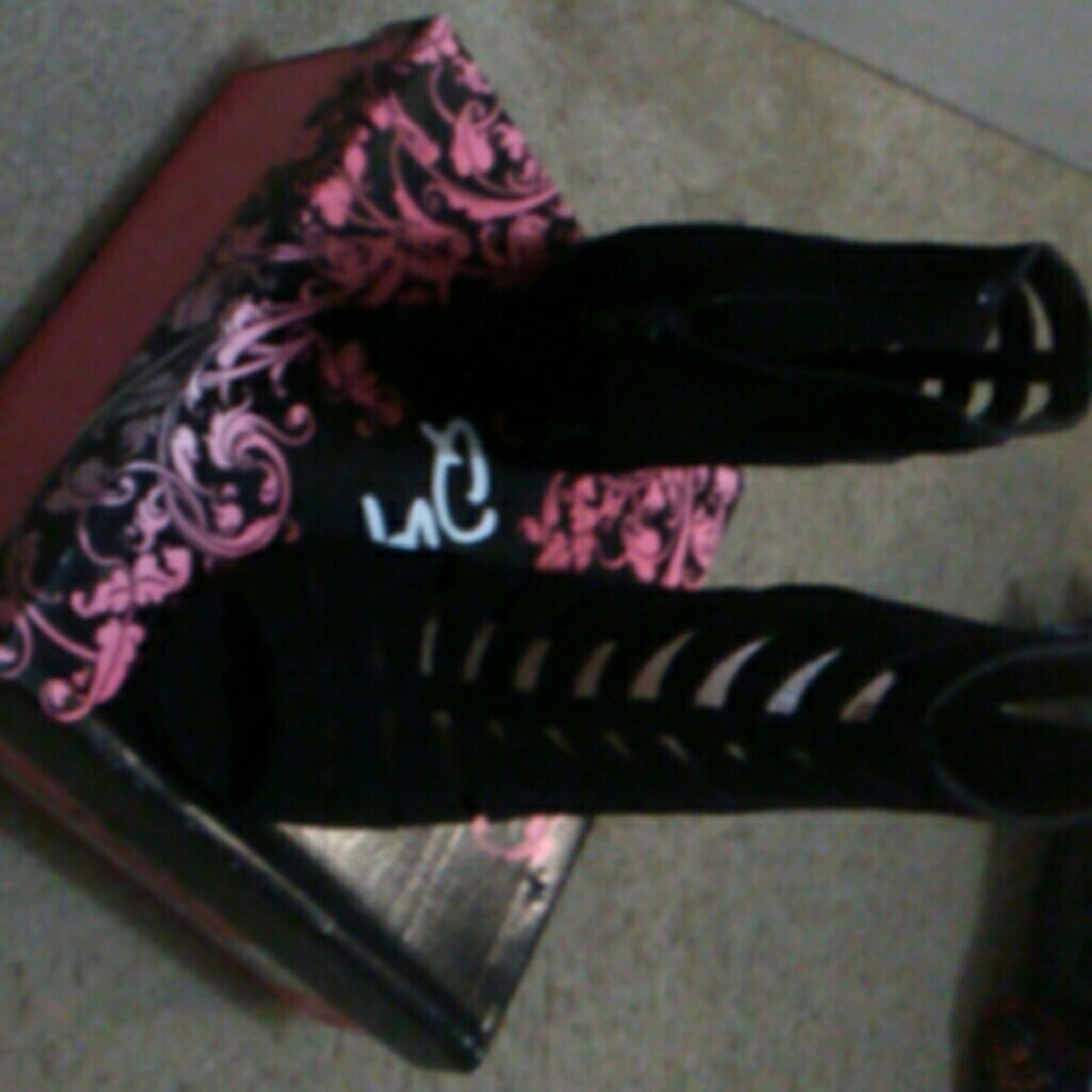 Blk slant style heels