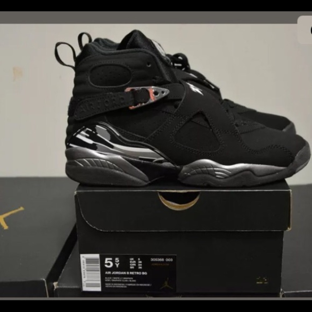 🔥Nike Air Jordan 8 new in box!  Size 5.5y