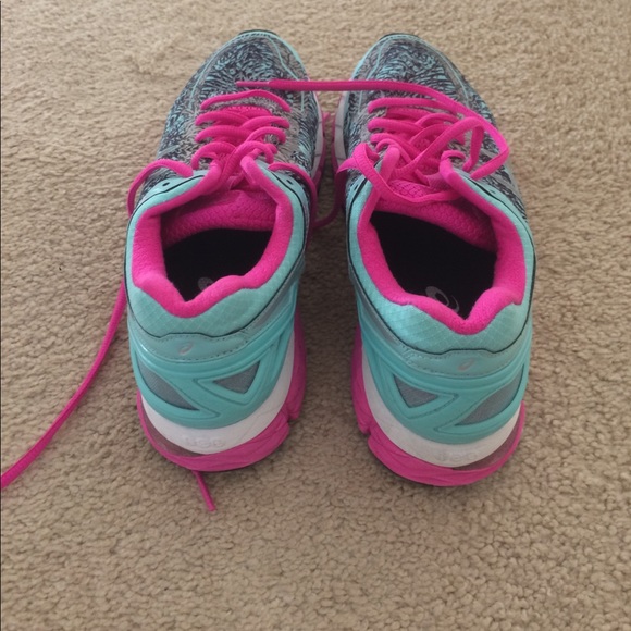 Asics like brand new. Sz 7.5 Worn once. - Picture 3 of 4