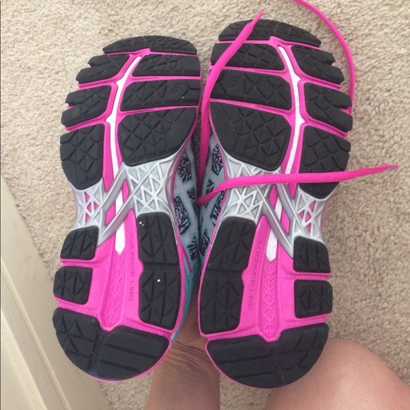 Asics like brand new. Sz 7.5 Worn once. - Picture 4 of 4