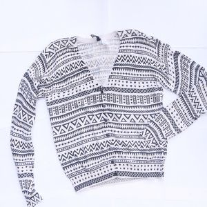 ✌🏼4 for $15 ✌🏼H&M - Tribal Patterned Cardigan