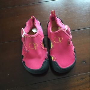 Girls water shoes 7/8