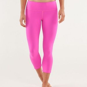 Authentic Lululemon Size 4 hot pink crop leggings