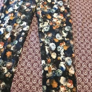 Floral legging.