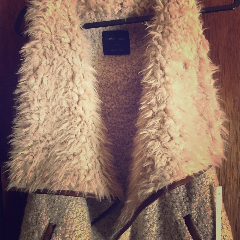 Boutique faux fur vest-NWT