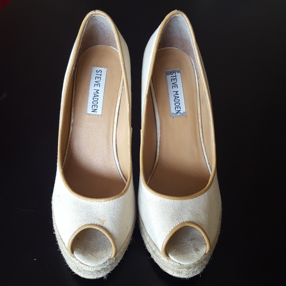 Canvas Woven Steve Madden Wedges - 6M - Picture 2 of 7