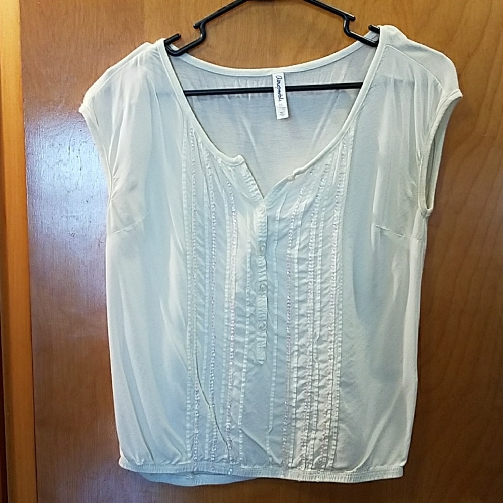 Sleeveless sequin blouse.