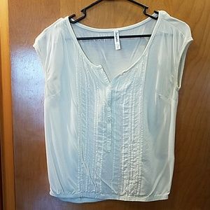 Sleeveless sequin blouse.