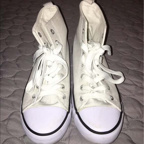 Shoes - Worn once chucks white