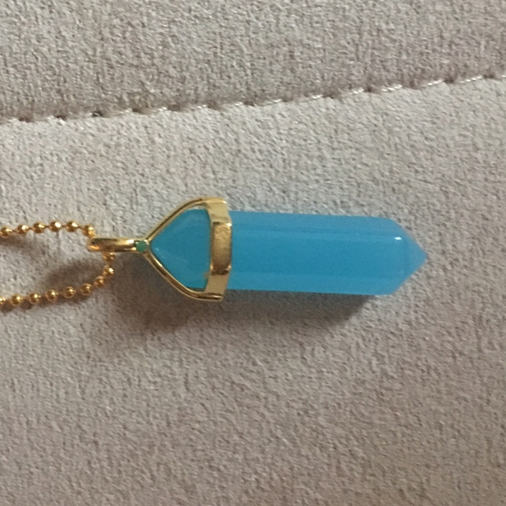 Turquoise gemstone pendent with gold chain!