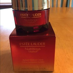 Estée Lauder Nutritious Vitality8