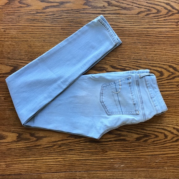 Light wash blue jeans- American Eagle - Picture 1 of 4