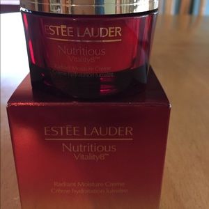 Estée Lauder Nutritious Vitality8
