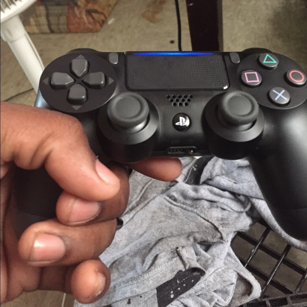 PS4 controller