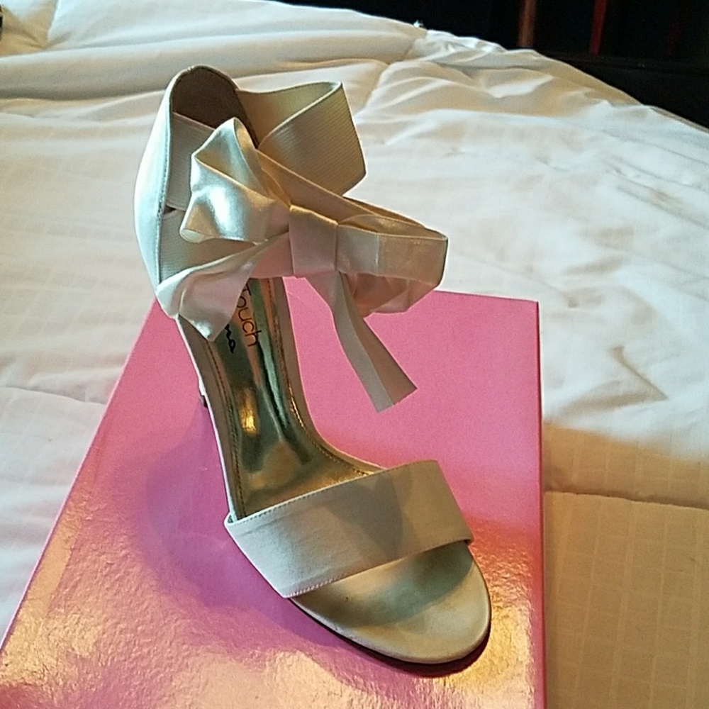 Creamy/Off white stiletto heels