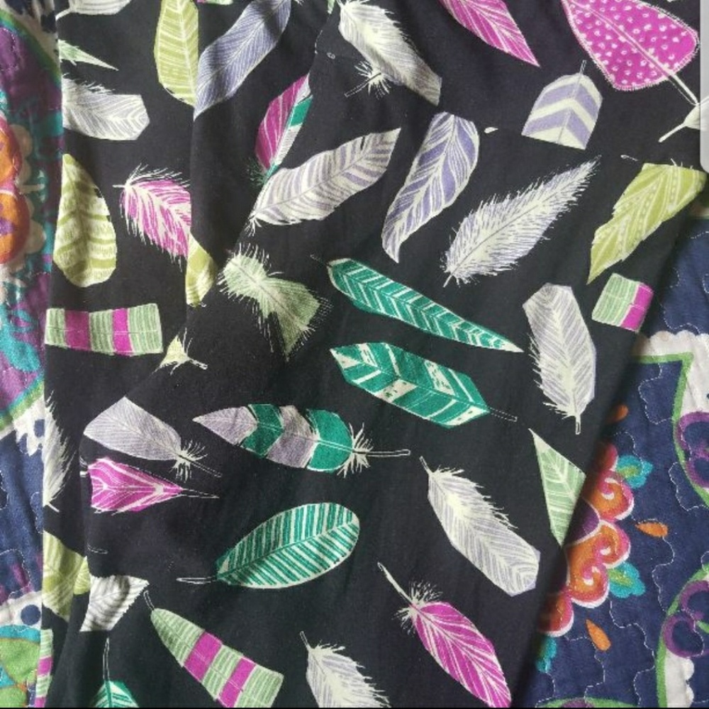 TC  Lularoe Feather Leggings