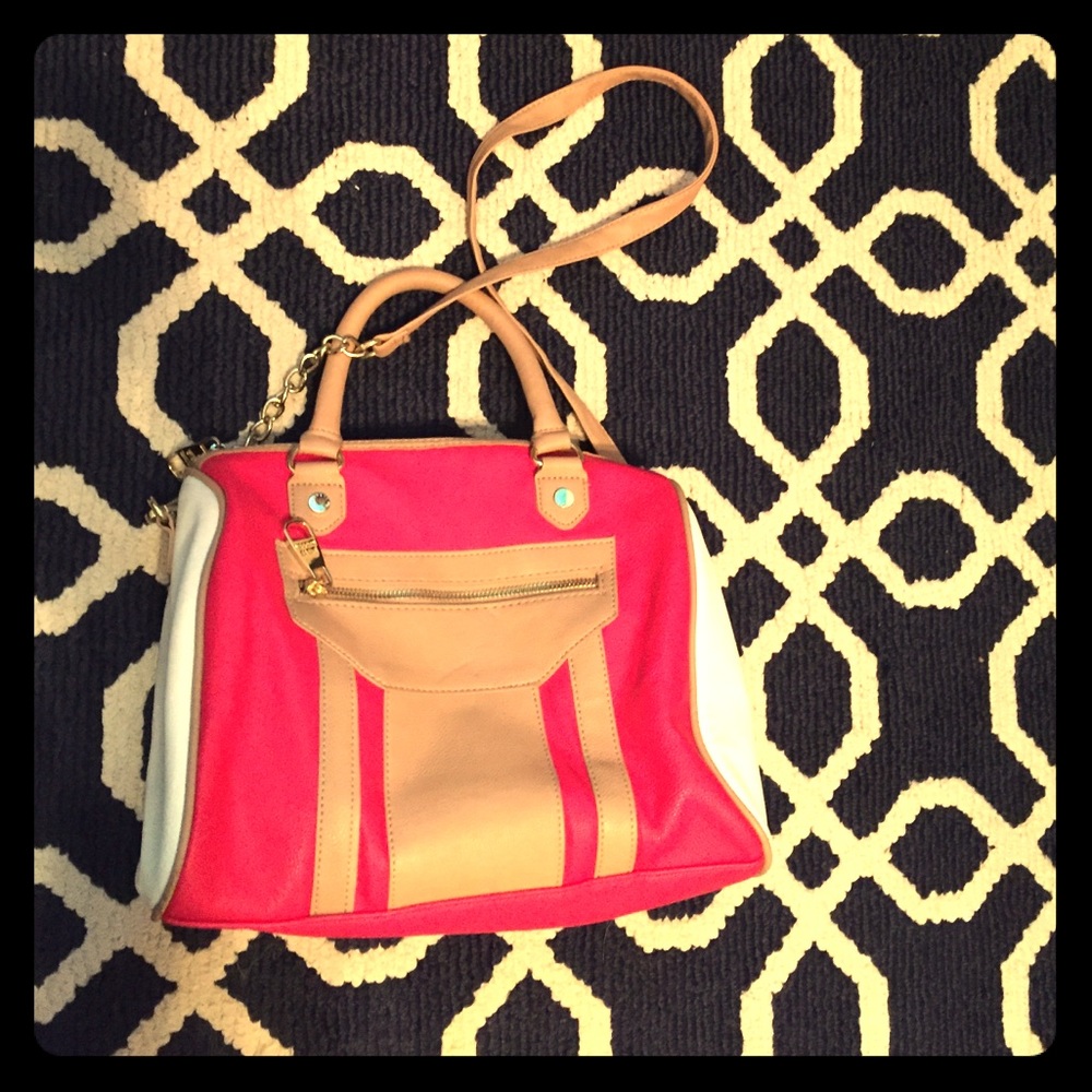 Super cute steve madden bag!