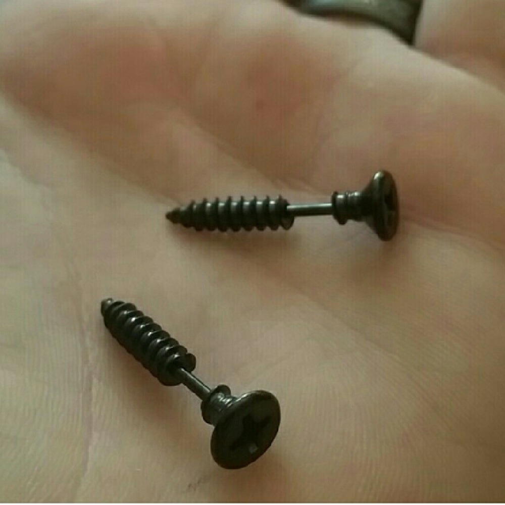 Stainless steel screw stud earrings!