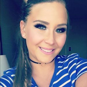 Meet your Posher, Alexis