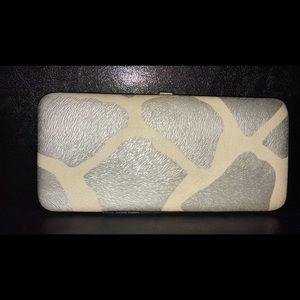 Grey giraffe wallet