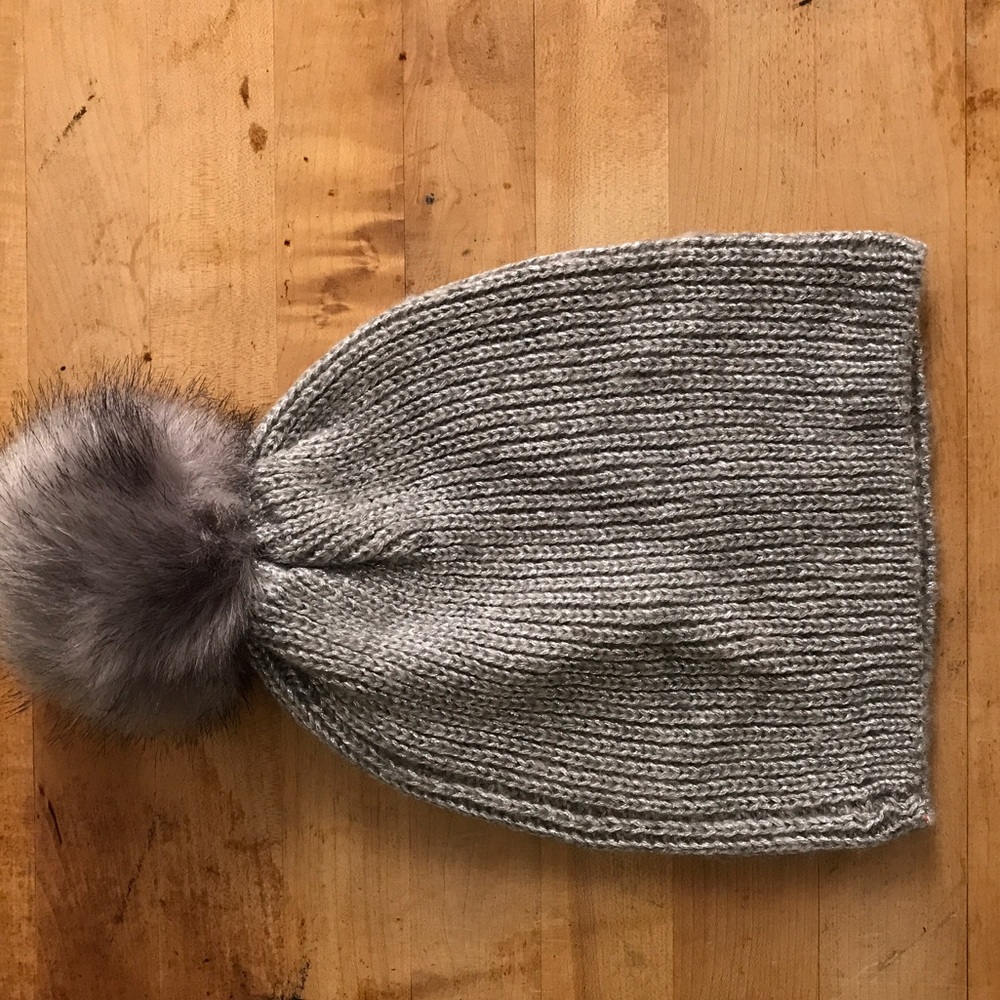 Pom Pom knit hat
