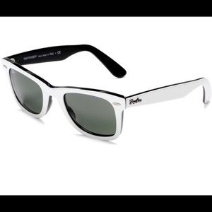 Ray-Ban Wayfarer Sunglasses white and black