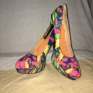 Nine West Floral Pumps