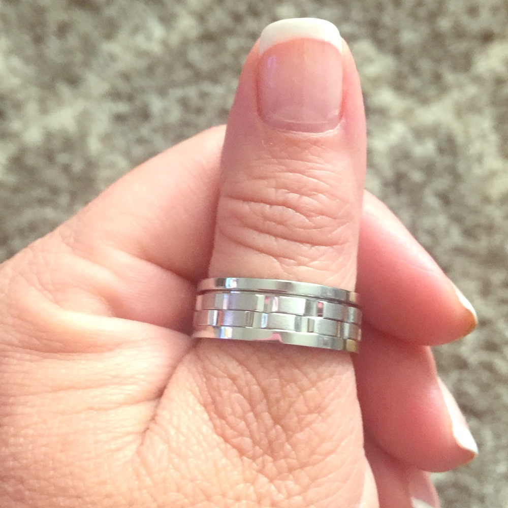 Stainless Steel High Polish Center Spinner Ring