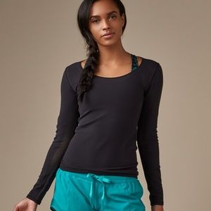 Lululemon nwt Reveal Long Sleeve size Medium