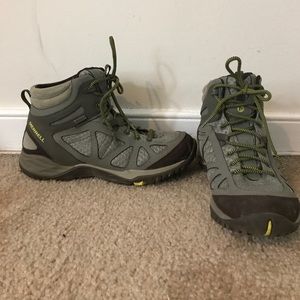 Merrell hiking boots size 9