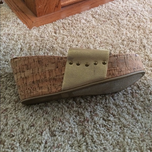 Gold and cork wedges - Picture 2 of 4