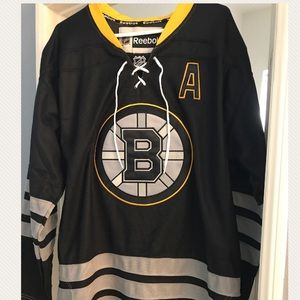 Brand new no tag NHL jersey Boston bruins size 54