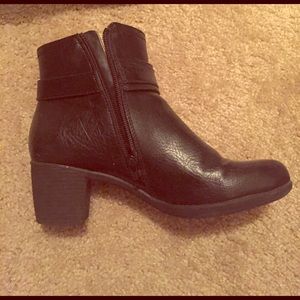 Kohls Black Booties Size 7.5