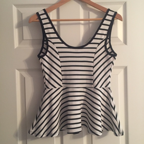 Black and white striped peplum sleeveless top - Picture 2 of 3