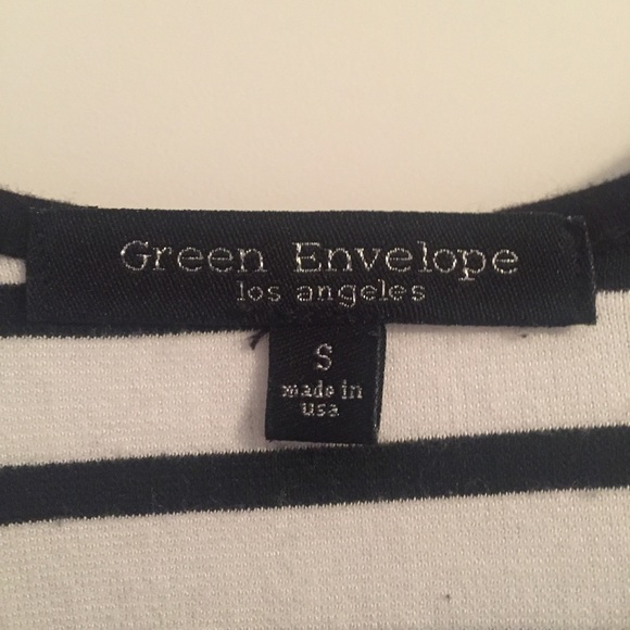 Black and white striped peplum sleeveless top - Picture 3 of 3