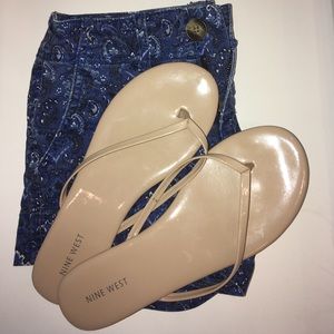 Nine West nude flip flop sandals LIKE NEW