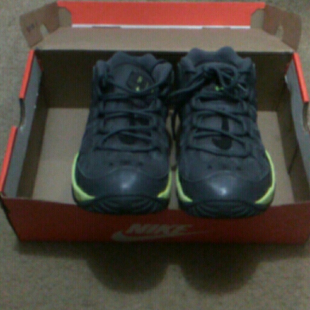 Sneaker - Picture 3 of 3