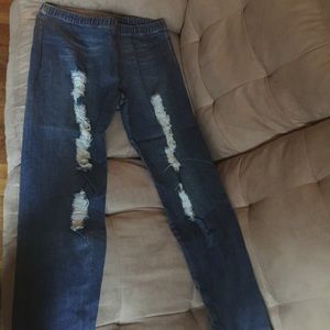 Stretch distressed jeans